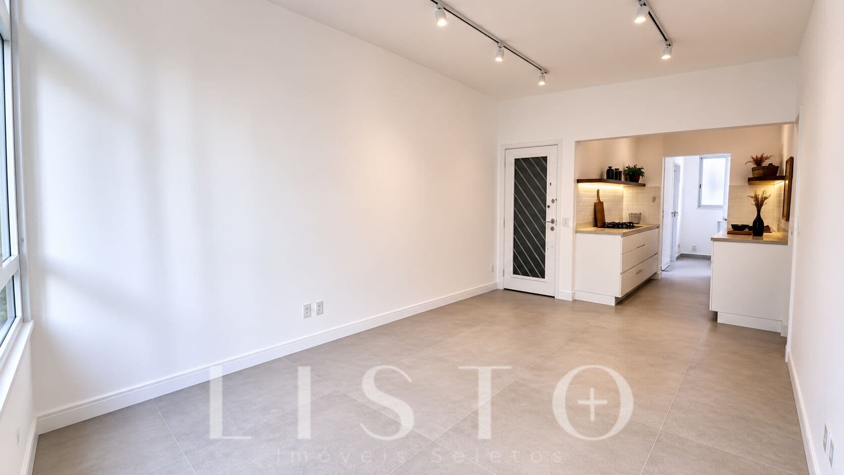 Apartamento Reformado | 94m² | 3 Quartos (1 Suíte) | Vaga | Copacabana