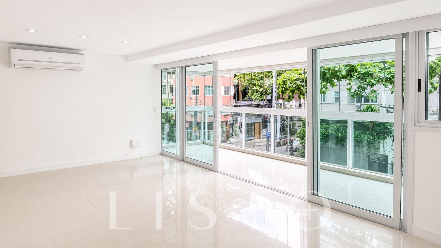 Apartamento para alugar no Leblon | 164m² | 4 Suítes | Quadra da Praia | 1 Vaga