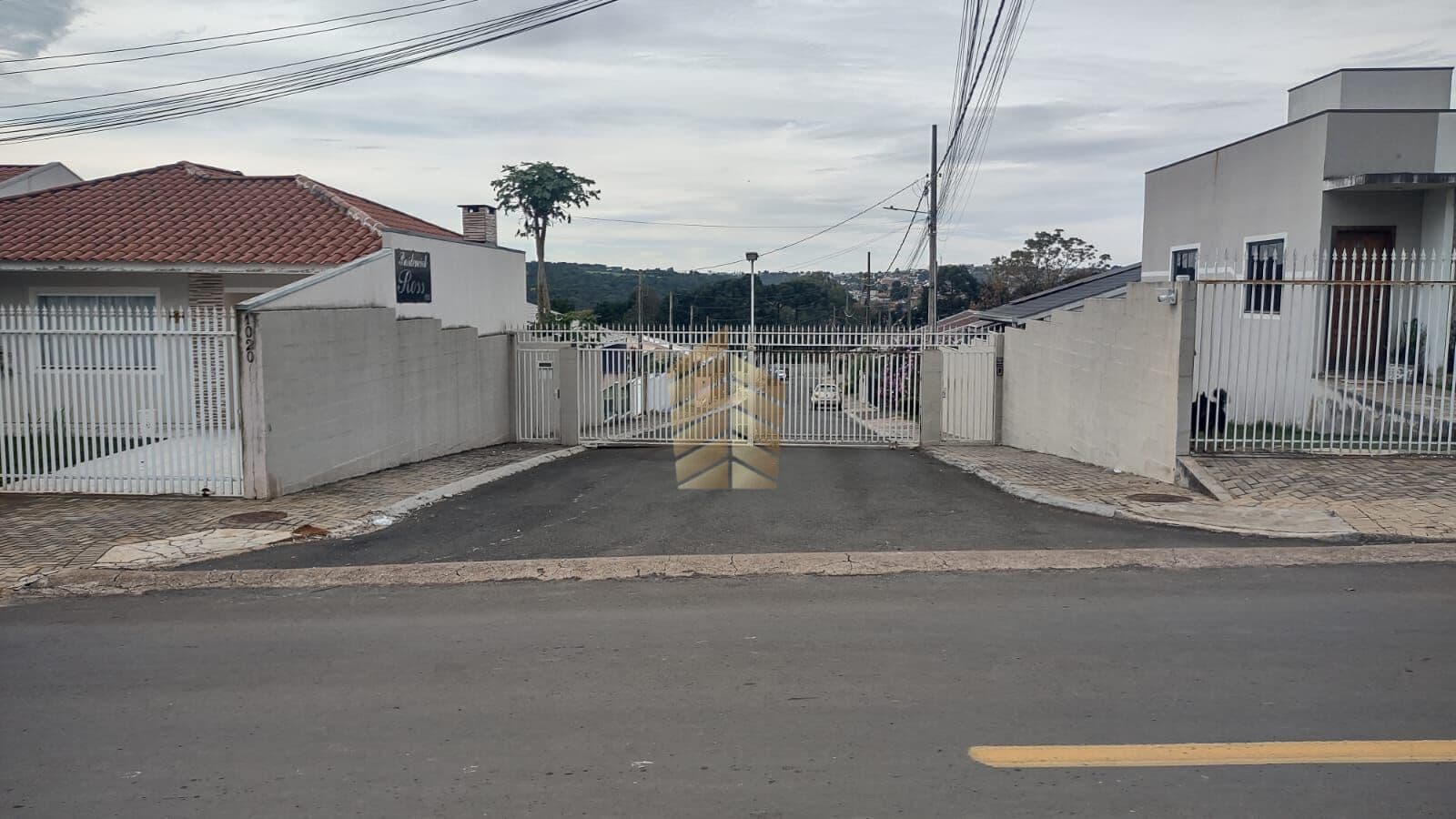 Casa em Condomínio no Shangrilá