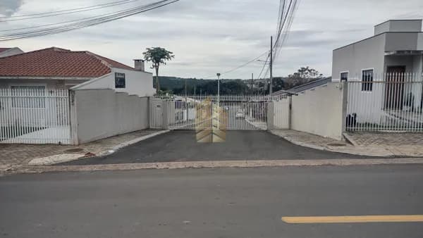 Casa em Condomínio no Shangrilá