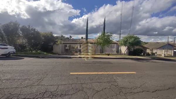 Casa com piscina em Oficinas