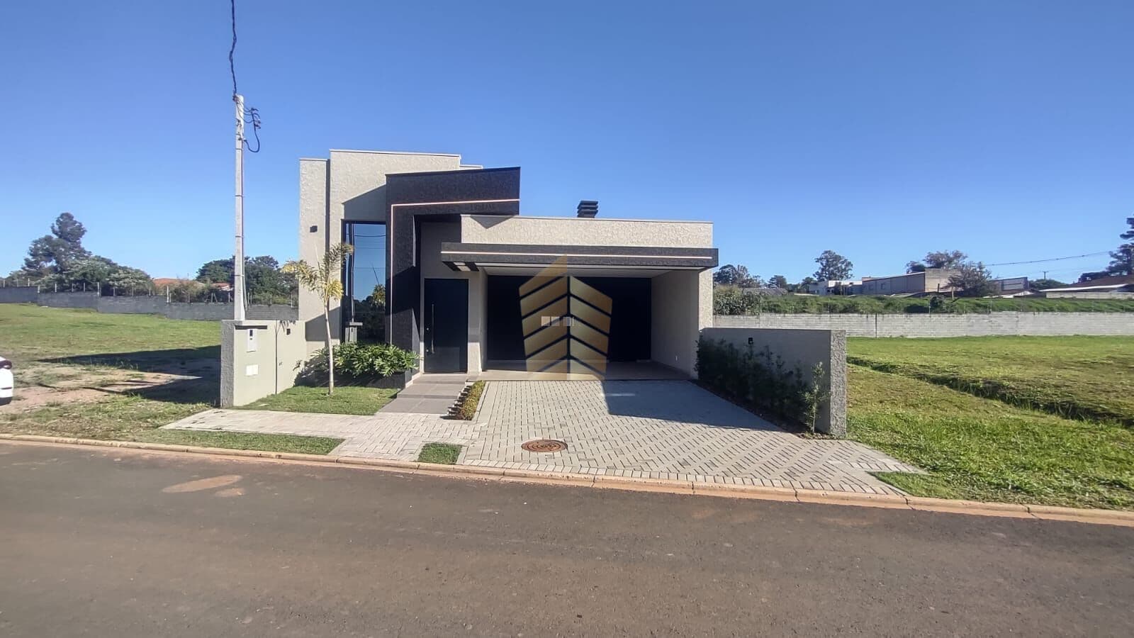 Casa com piscina no Bosque Mistral