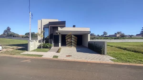 Casa com piscina no Bosque Mistral