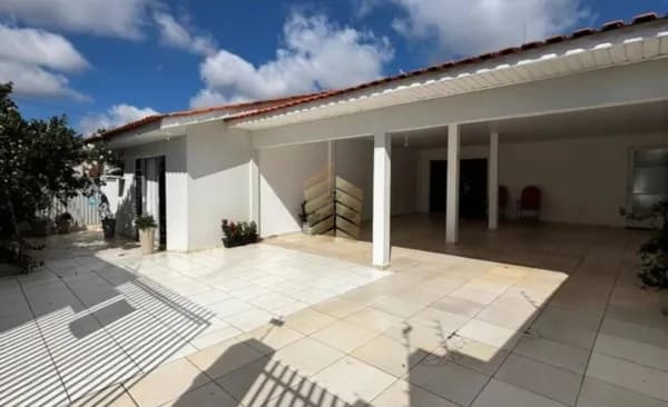 Casa em Ponta Grossa - Uvaranas