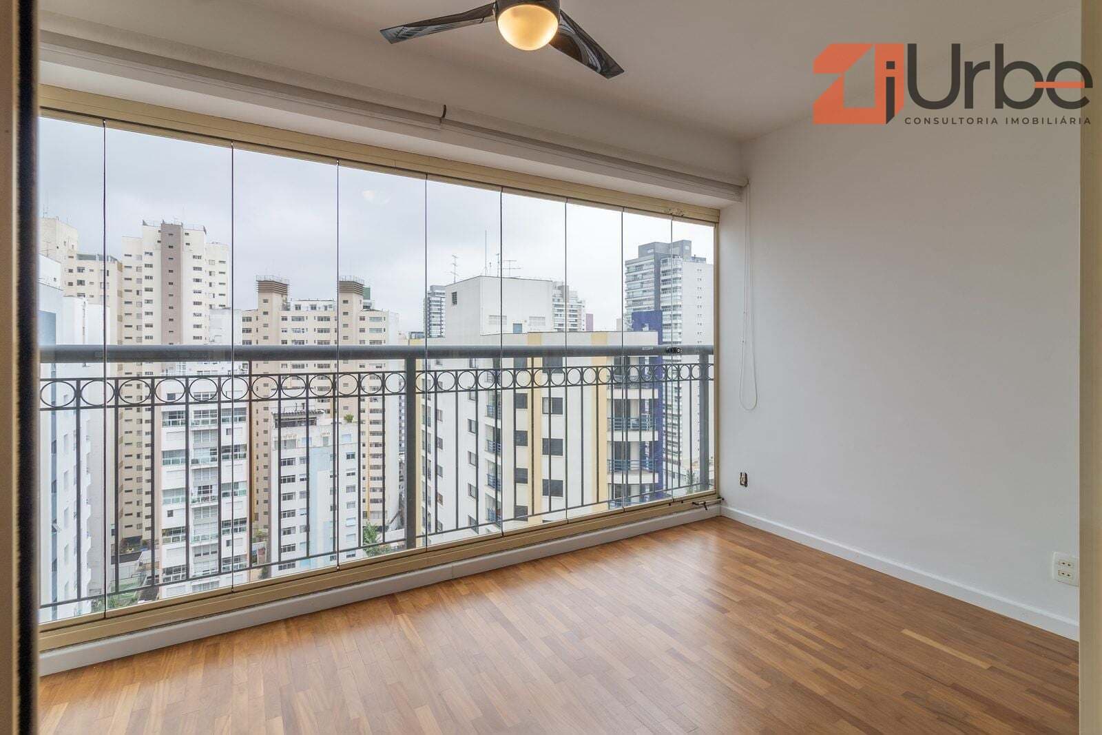 Apartamento de 108m² com 2 Suítes, Vista Permanente e 2 Vagas em Pinheiros