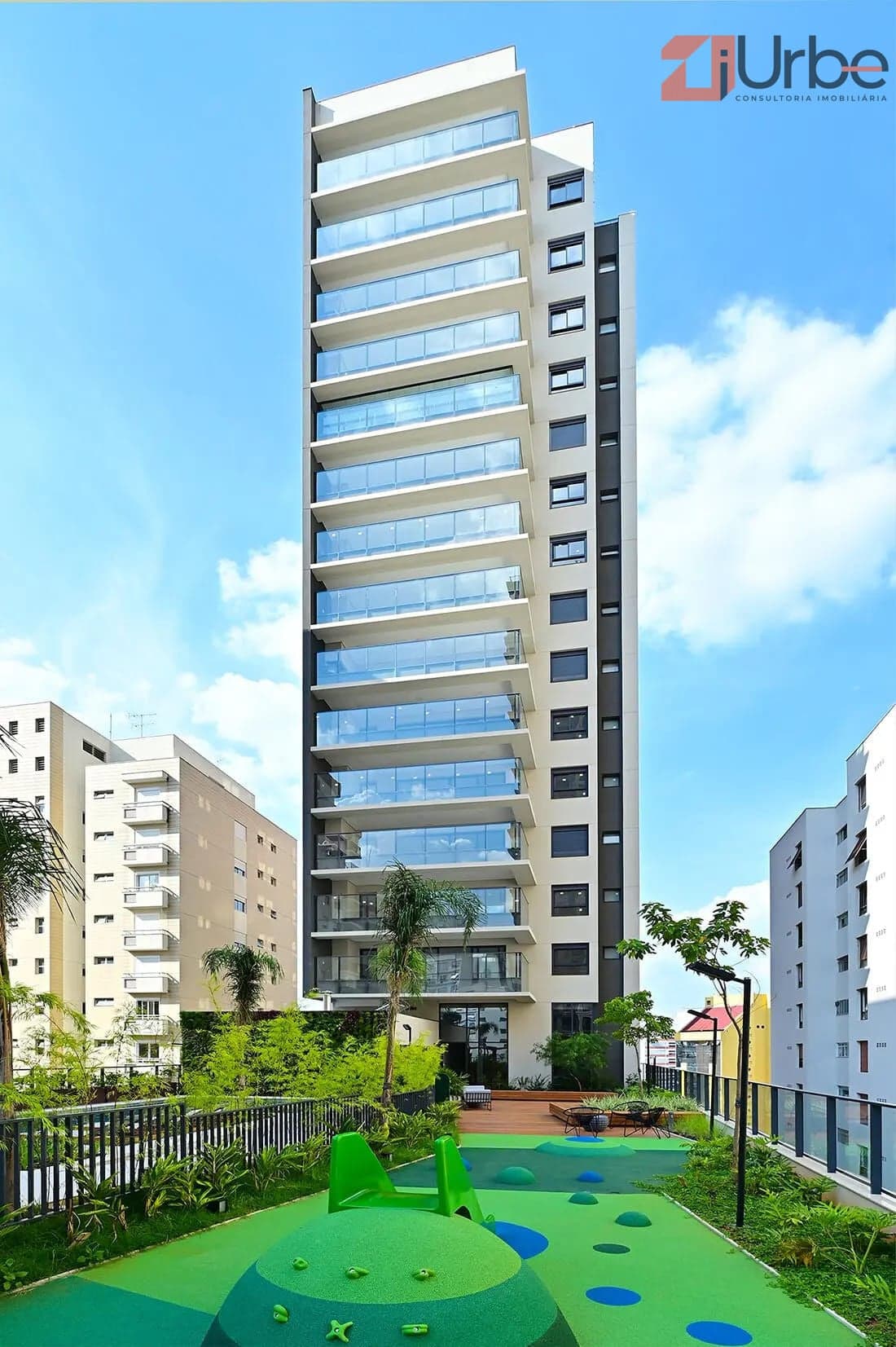Apartamento com 4 dormitórios à venda, 171m², próximo à Av. Sumaré e Av. Pacaembu
