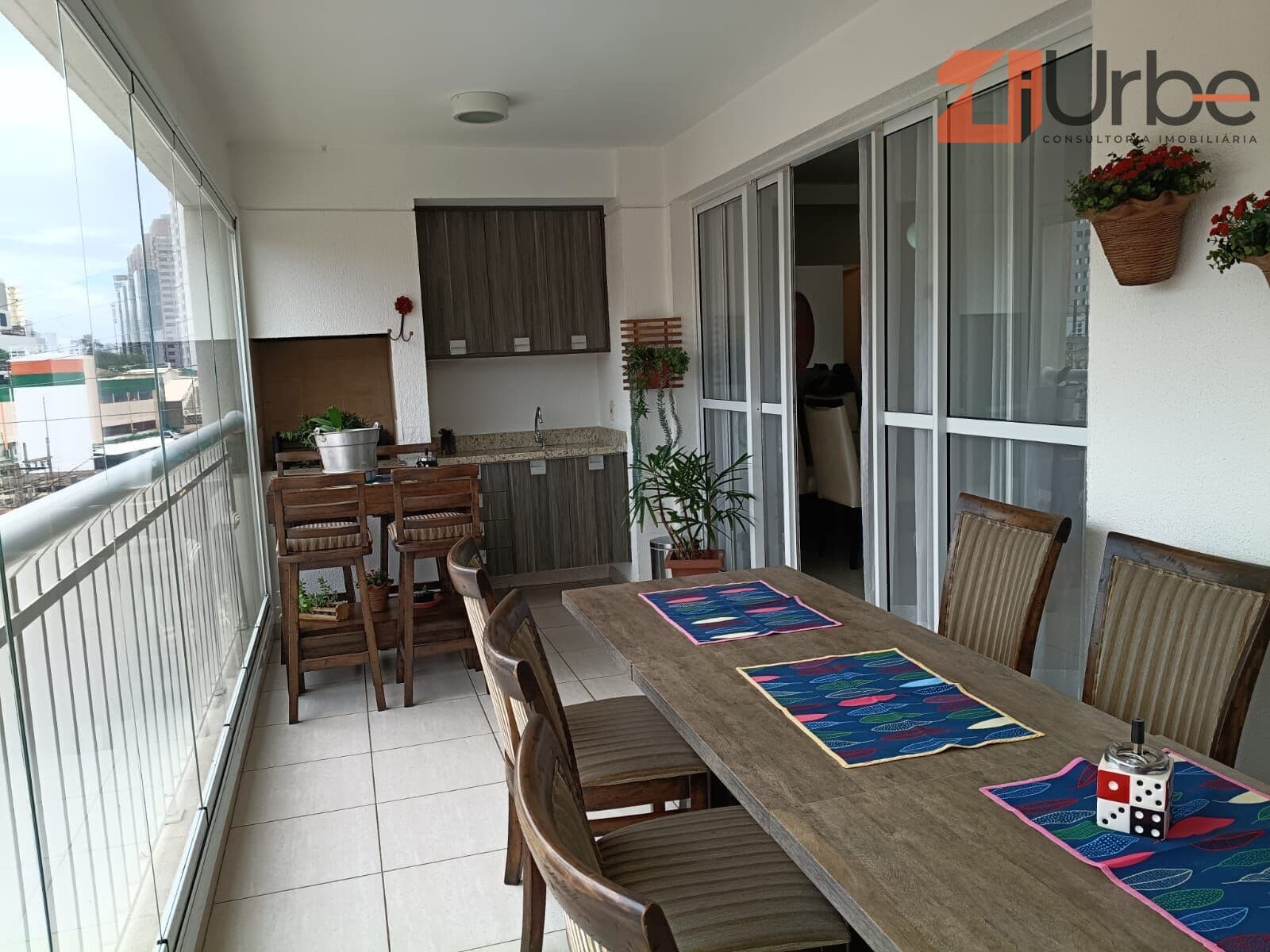 Apartamento à venda com 3 dormitórios, 126m² e 2 vagas à 200m do Metrô Barra Funda