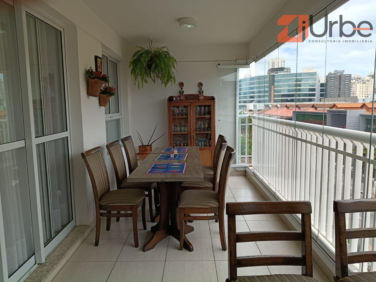 Apartamento à venda com 3 dormitórios, 126m² e 2 vagas à 200m do Metrô Barra Funda