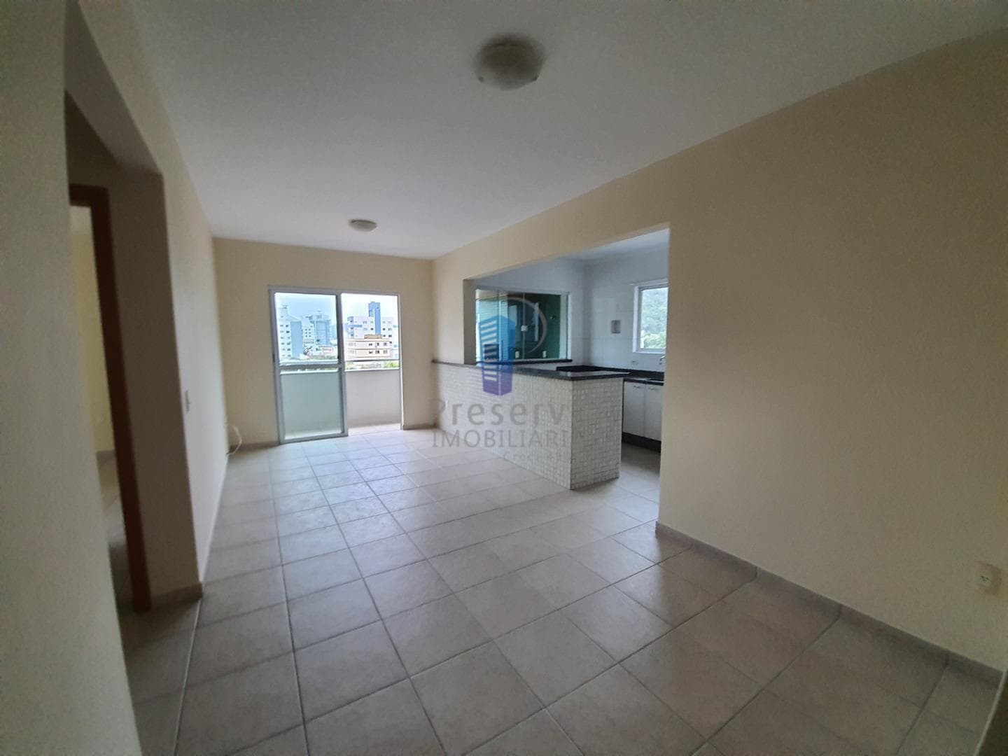 Apartamento com Suíte, Churrasqueira e Garagem Próximo à Univali em Itajaí.