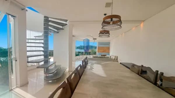 Casa de Alto Padrão com Vista Mar | 4 quartos, sendo Suítes, Piscina e Cinema | Cabeçudas – Itajaí