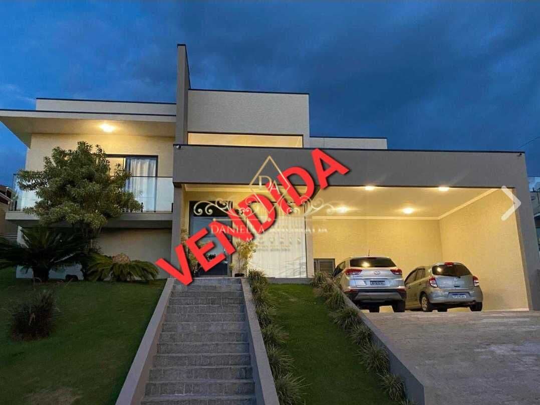 Casa à venda em Condomínio Fechado de Atibaia