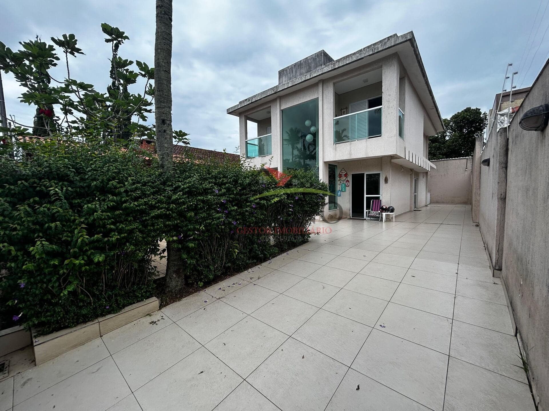 Casa a venda 190mts² de área construida, a 159 metros da praia - Enseada - Guarujá - SP.