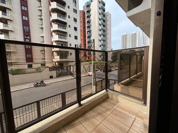 Apartamento à venda com 3 dormitórios (2 suítes), 101 m², próximo à praia das Astúrias, Guarujá/SP.