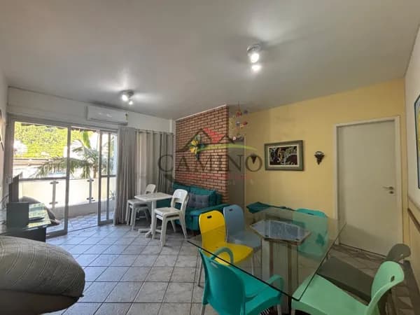 Apartamento de 93m², 03 dormitórios (01 suíte) com varanda a 50 metros da praia da Enseada, Guarujá - SP. Aproveite essa oportunidade de sentir o cheiro do mar, no coração do litoral paulista.