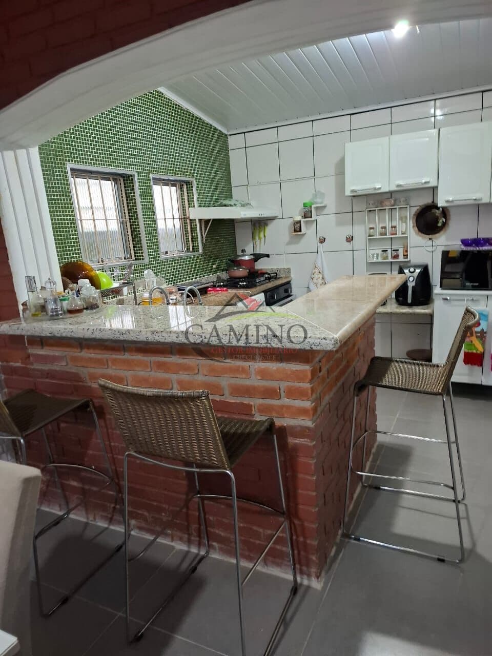 Casa independente, 4 dormitórios sendo 3 suites, pronta para morar, localizada no bairro Morrinhos, no Guarujá.