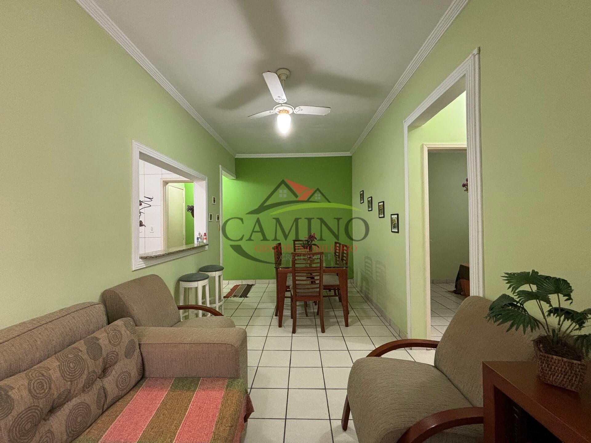 Apartamento à venda com 02 dormitórios com 97 m² a 400 m da praia das Astúrias, Guarujá/SP.