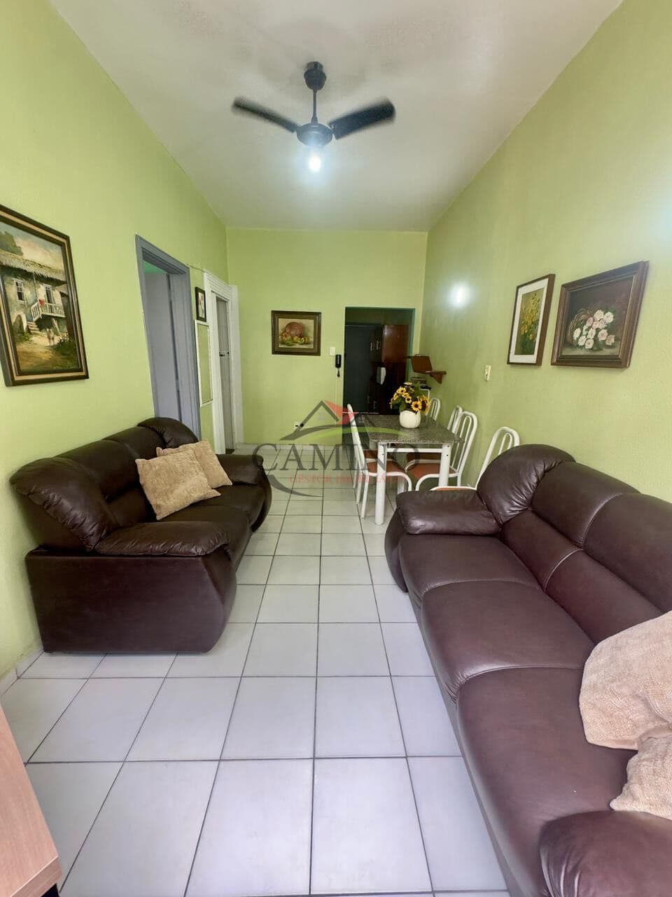 Apartamento de 02 dormitórios, à venda com 60 m², próximo à praia das Pitangueiras, Guarujá/SP.
