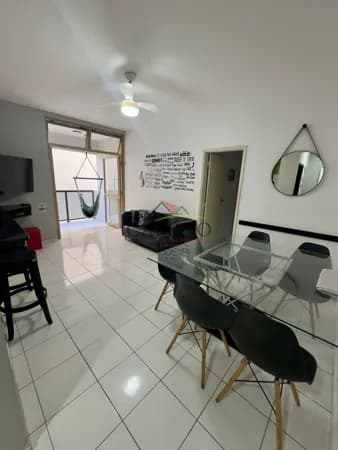 Apartamento de 03 dormitórios (01 suíte), à venda com 96 m², próximo à praia das Pitangueiras, Guarujá/SP.