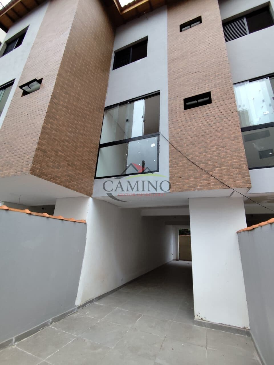 CASAS NOVAS TRÍPLEX – 500M DA PRAIA DA ENSEADA – GUARUJÁ/SP
