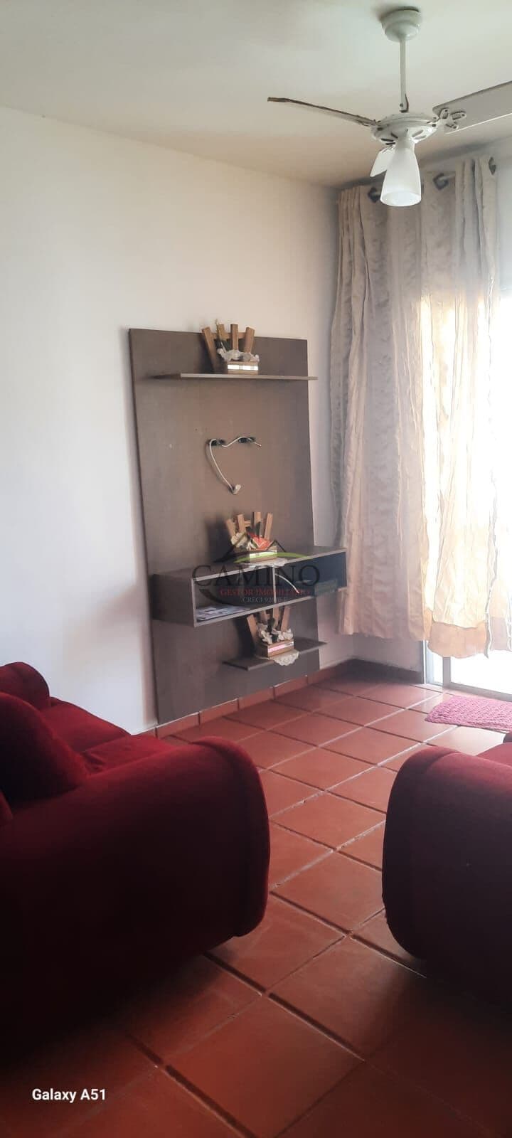 Apartamento à venda com 80 m², de 2 dormitórios, sala ampla, 1 banheiro, área de serviço, e completo. há 400 m da praia da Enseada, Guarujá/SP.