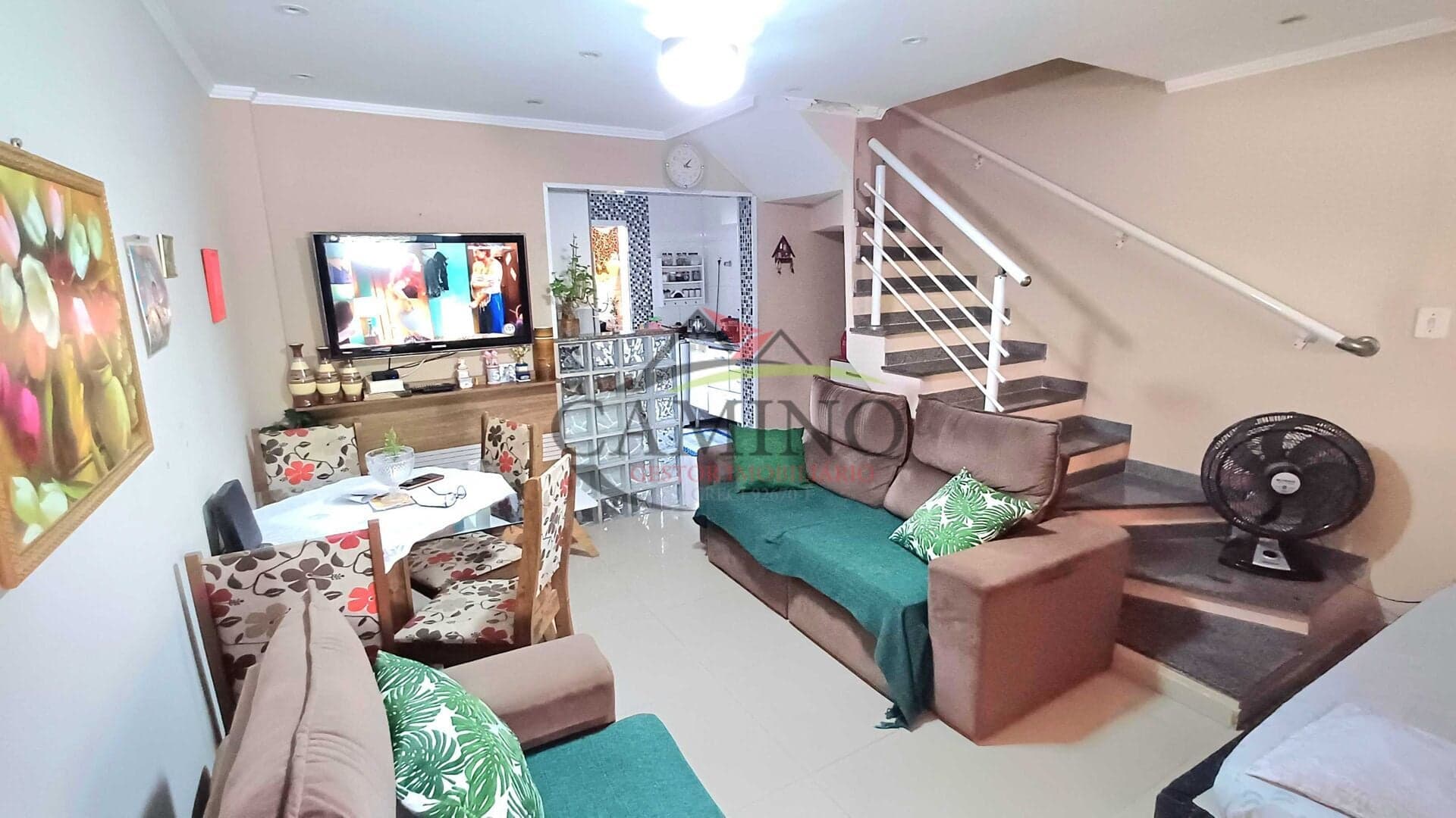 Sobrado à Venda no Guarujá – 800m da Praia da Enseada | 2 Dormitórios com Suíte e Churrasqueira