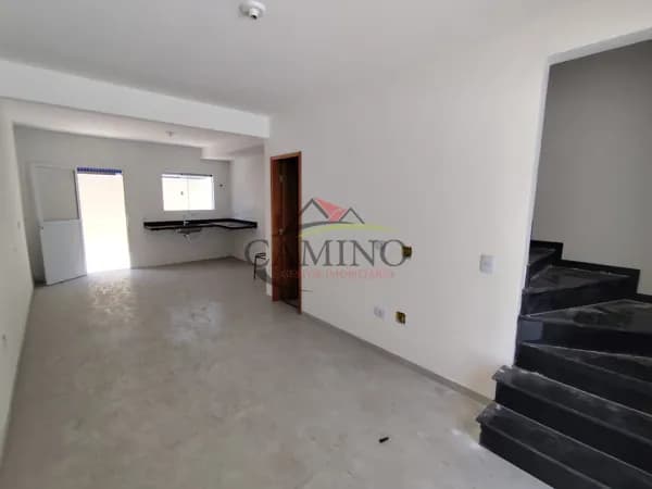 IMÓVEL NOVO Sobrado Amplo - 2 Suítes - Sacada - Garagem - Ótima Localização