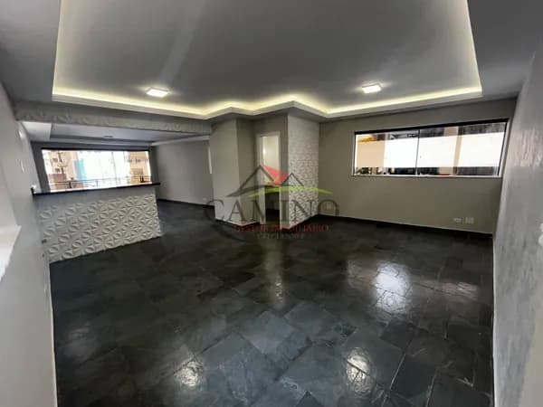 Apartamento à venda com 03 suítes, 194 m² próximo à praia das Pitangueiras, Guarujá/SP.