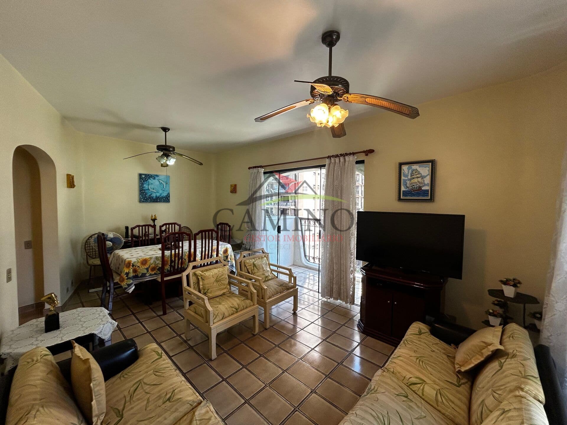Apartamento a venda com 3 Dormitórios (1 suíte), 85 m², na praia das Pitangueiras, Guarujá/SP.