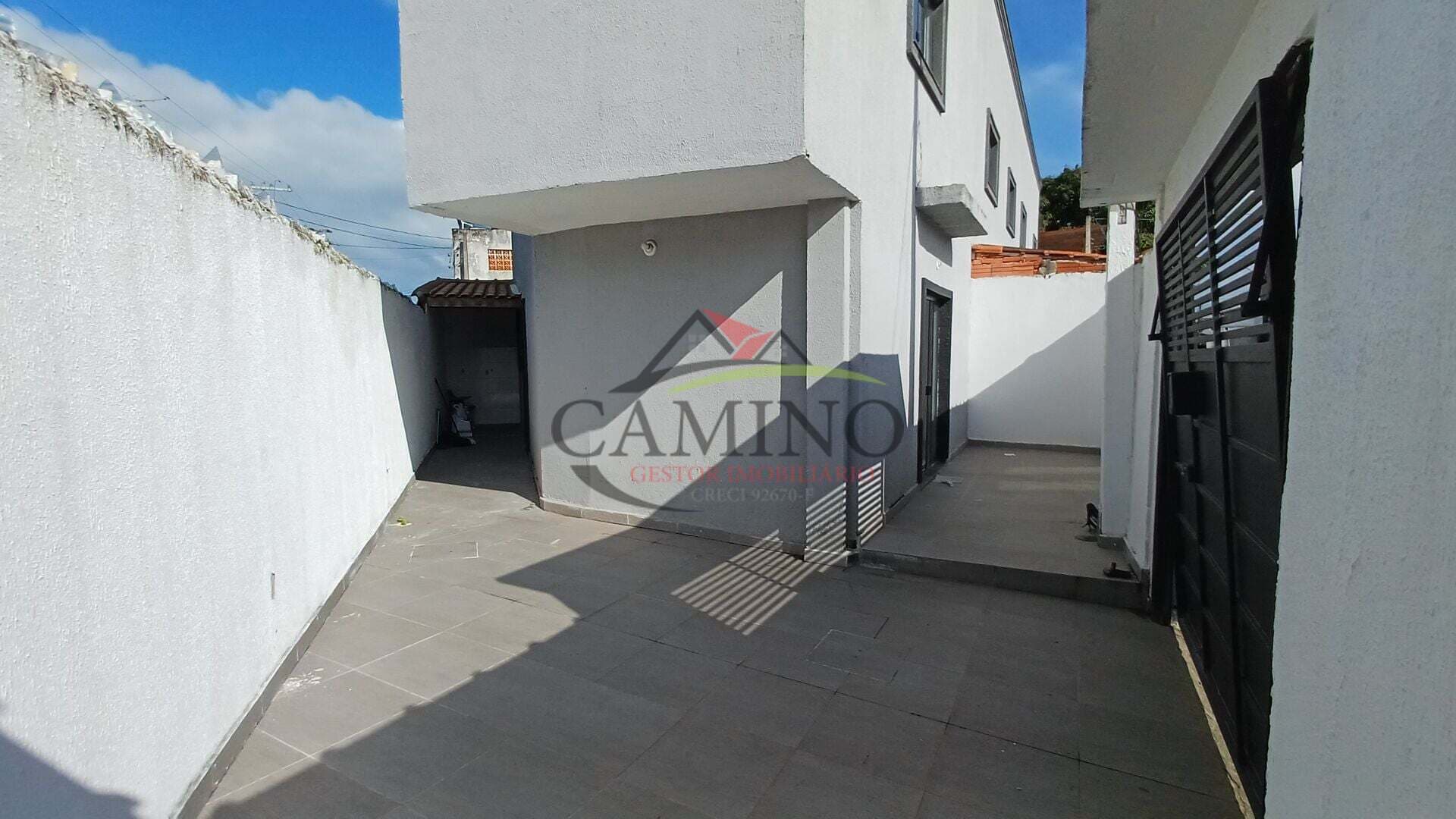 Sobrado Individual à venda com 2 suítes, 90 m², Sta Rosa - Guarujá/SP.