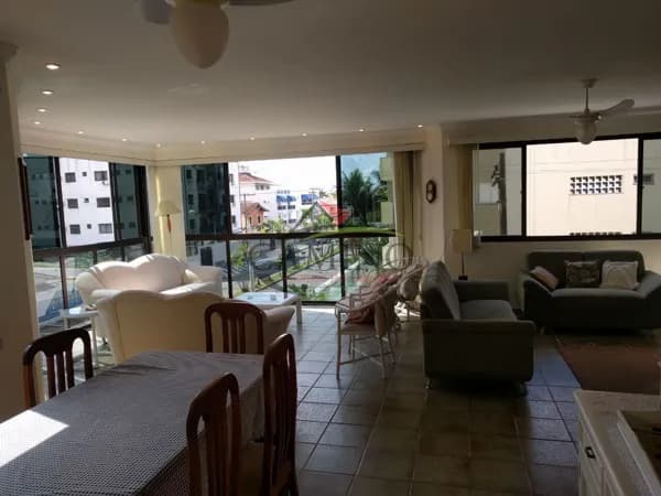Apartamento à venda com 04 dormitórios a 200 metros da Praia da Enseada, Guarujá/SP.