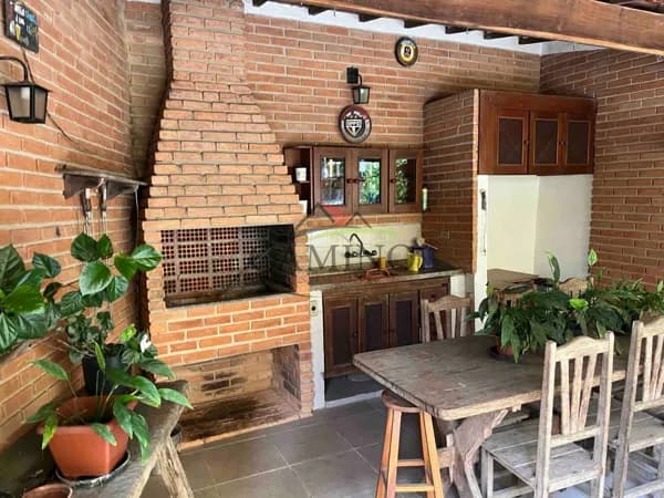 Sobrado a venda com 4 dormitórios (3 Suítes), 3 salas e espaço gourmet, próximo a praia da enseada, Guarujá SP