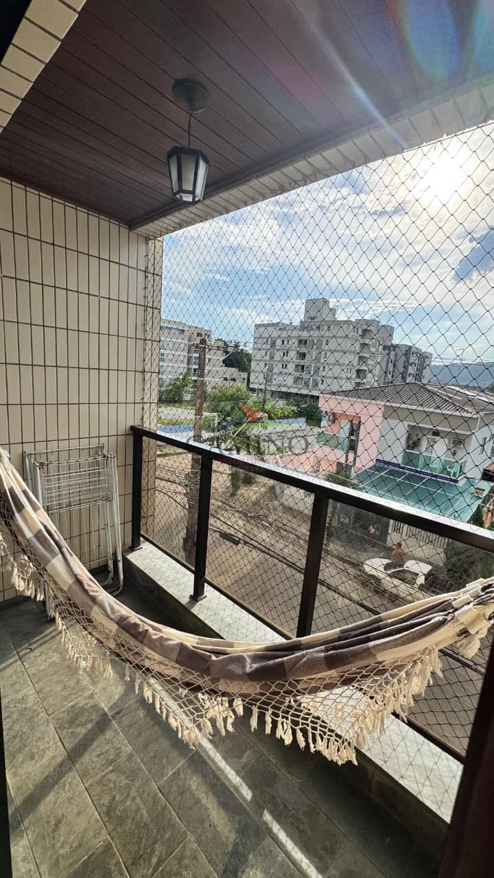 Apartamento a venda com 02 domitórios + 01, 800 metros da praia da enseada, Guarujá/SP.