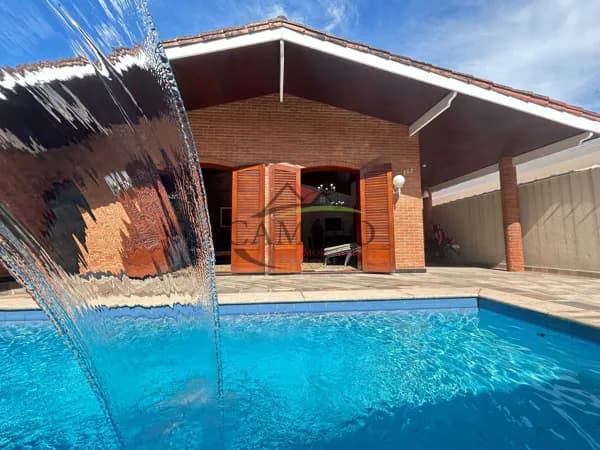 Casa à venda com 3 dormitórios, piscina e 2 vagas – Enseada, Guarujá/SP