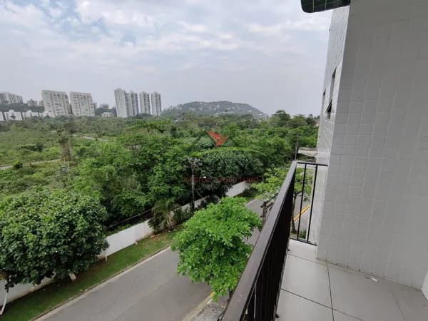 Apartamento à Venda no Guarujá – Porteira Fechada | 2 Dormitórios | 340m da Praia | Vaga + Elevador