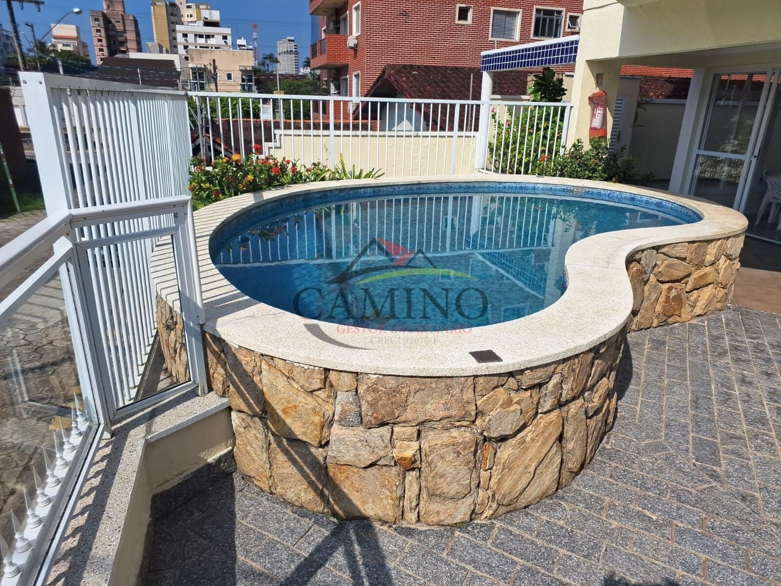 Apartamento à venda com 02 dormitórios (sendo 01 suíte), 62 m², na Praia da Enseada, Guarujá/SP.