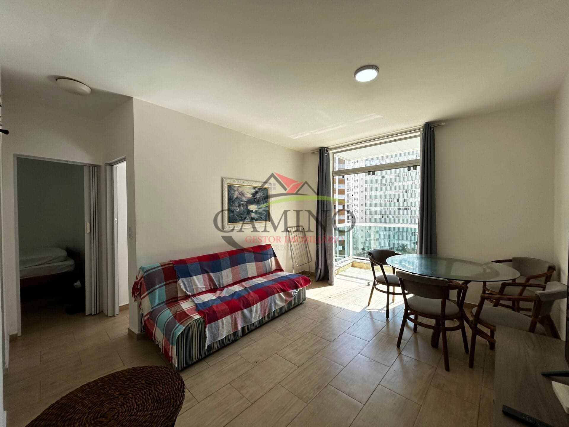 Apartamento à venda com 02 dormitórios (sendo 01 suíte),vista mar, 53 m², próximo à praia das Pitangueiras, Guarujá/SP.