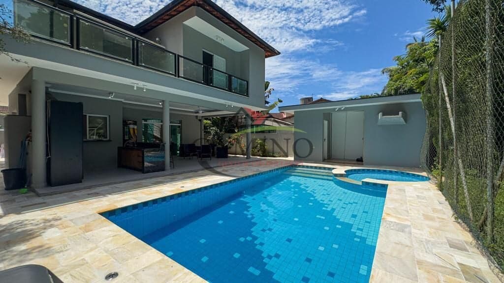 Casa de alto padrão com 5 suítes no Módulo 21 - Riviera de São Lourenço.