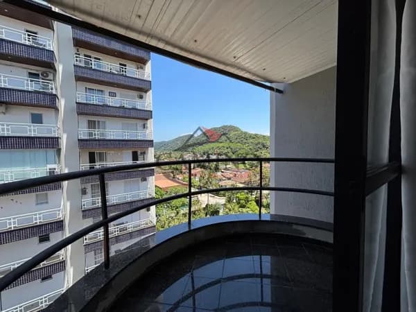 Apartamento à venda com 3 dormitórios (1 suíte), 75 m², próximo à praia das Astúrias, Guarujá/SP.