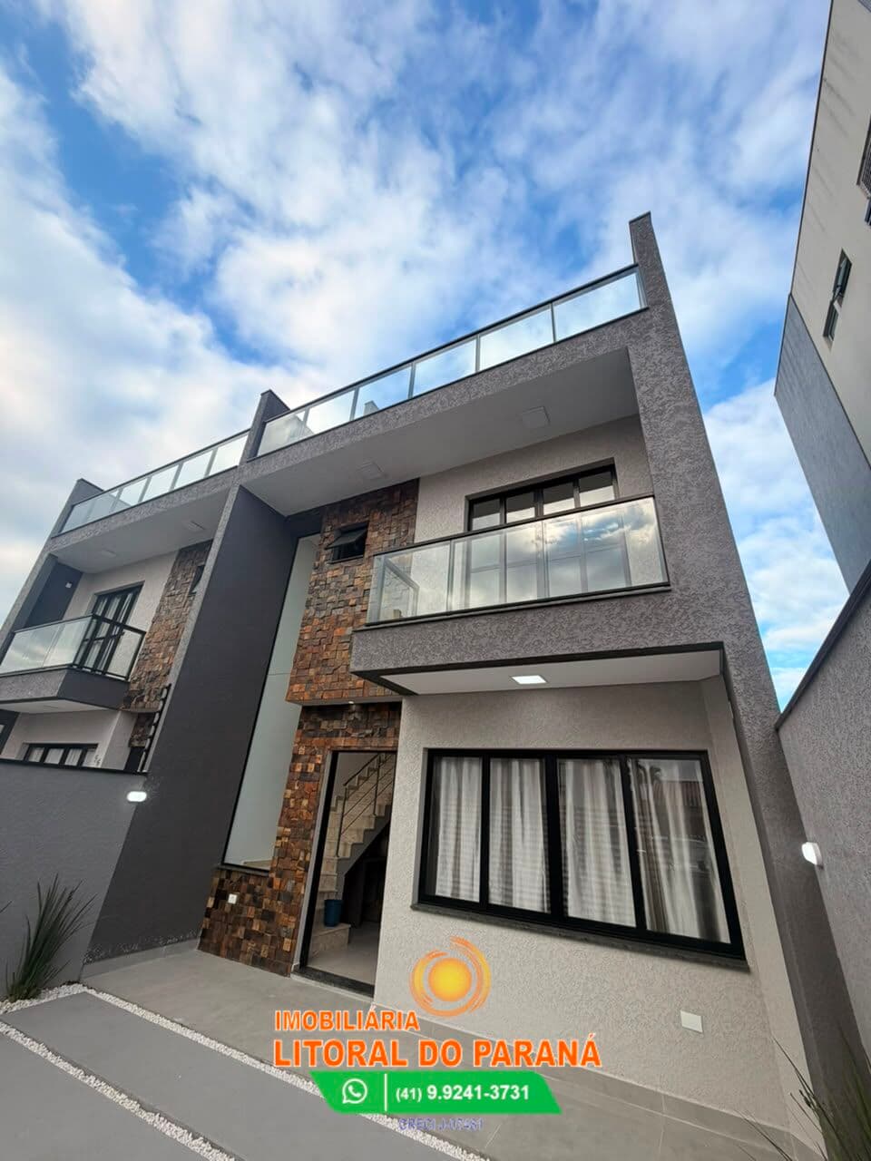 Sobrados triplex quadra mar em Pontal do Paraná-PR