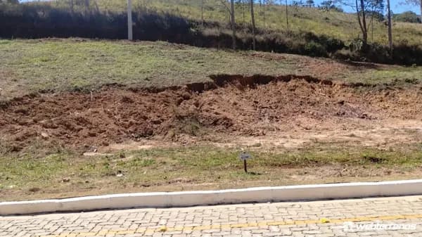 Lote à venda no Condomínio Recanto das Cachoeiras, Chácara - MG / 382,40m²