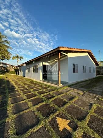Praia, condomínio e qualidade de vida por R$ 420 mil.