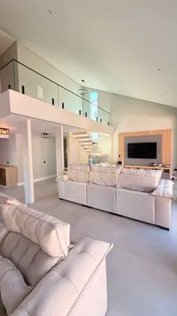 Linda Casa a Venda Mobiliada com 3 Suítes no Condomínio Residencial 4 em Alphaville - Santana de. Parnaíba