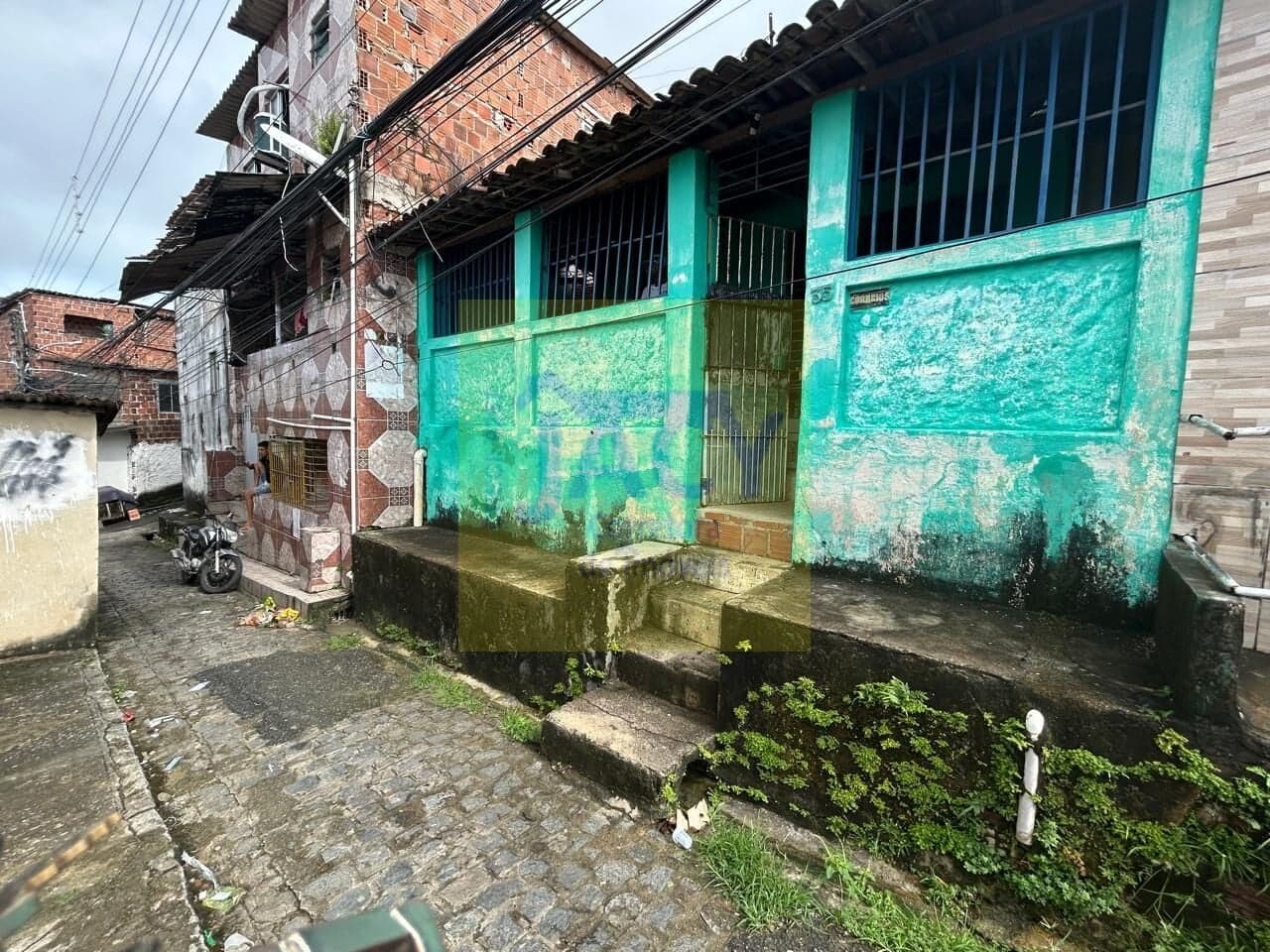 Casa em Água fria Recife, 2qts, 2 wc sociais,2 varandas, rua asfaltada, quintal