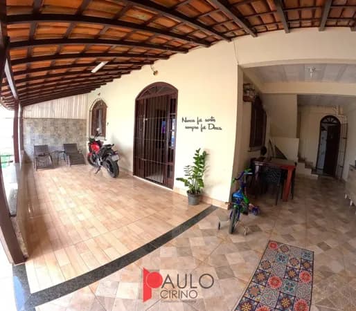 CASA COM PISCINA Á VENDA: O LAR PERFEITO PARA SUA FAMÍLIA