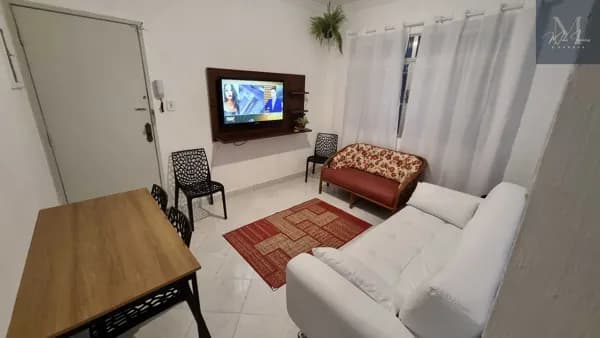 Enseada. Lado praia. Reformado. 01 dormitório grande. Ótima localização. Perto do Pão de Açúcar.