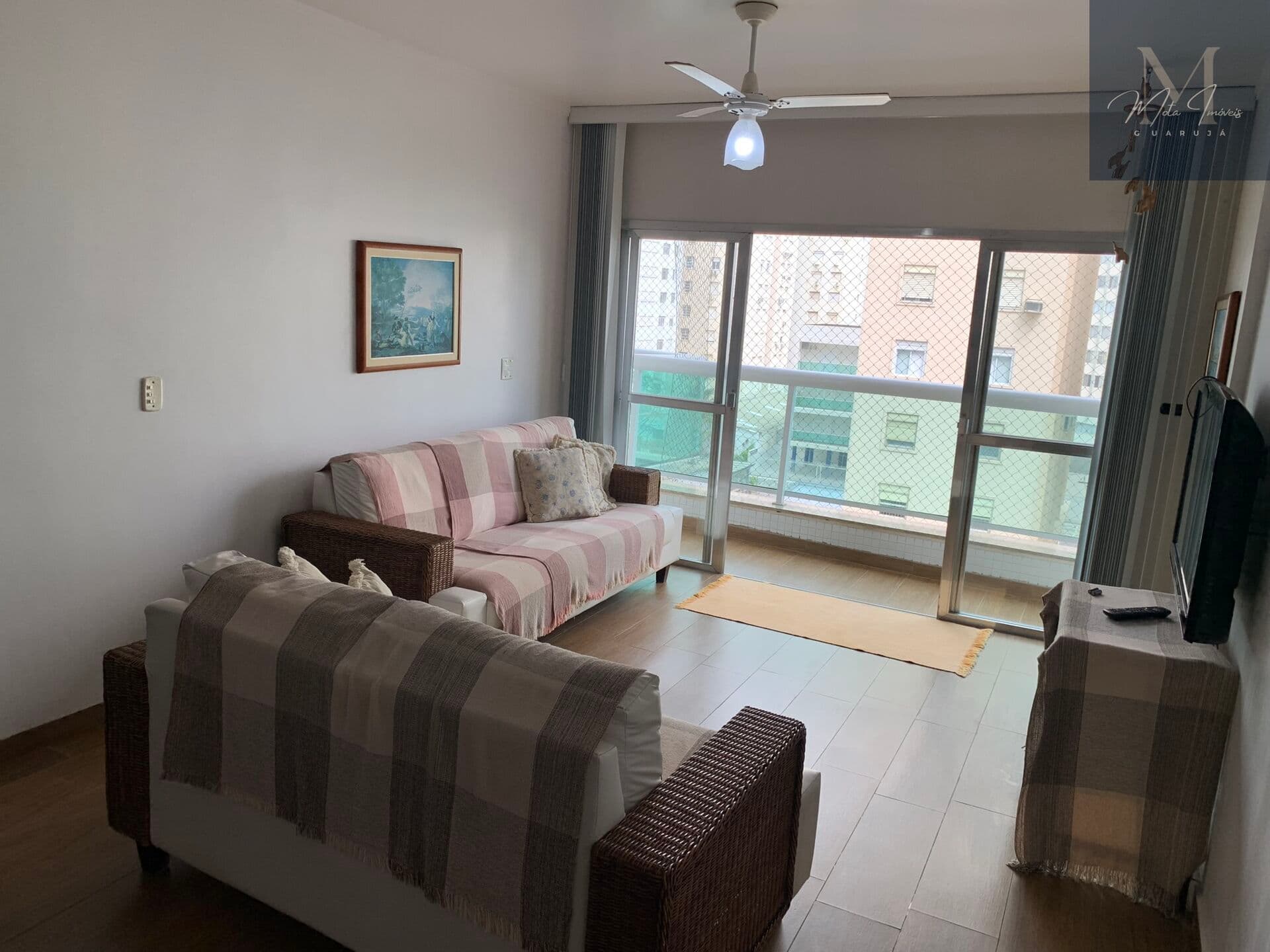 Região nobre ao lado da praia. Vista parcial. Com 142m2 útil. Reformado. 03 dormitórios. 01 suíte. 03 banheiros. Dependência. 01 vaga. Lazer
