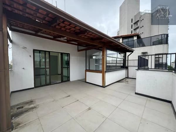 Cobertura Duplex Reformada com terraço Gourmet. 03 dormitórios. 01 vaga. Região do Carrefour.