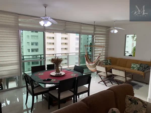 Varanda ampla com área Gourmet. Vista parcial para o Mar. Reformado. 03 Dormitórios. 01 Suíte. 03 banheiros. 02 vagas. 01 quadra da praia.