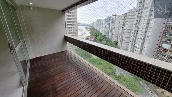 Ao lado da praia. Vista para o Mar. Lazer: Piscina grande. Reformado. 03 suítes. 01 vaga.