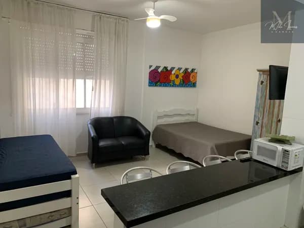 KIT GRANDE ao lado praia e próximo do Centro. Reformado.